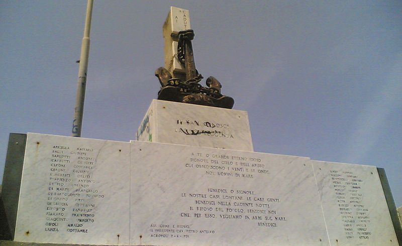 Agropoli, monumento caduti in mare al porto
